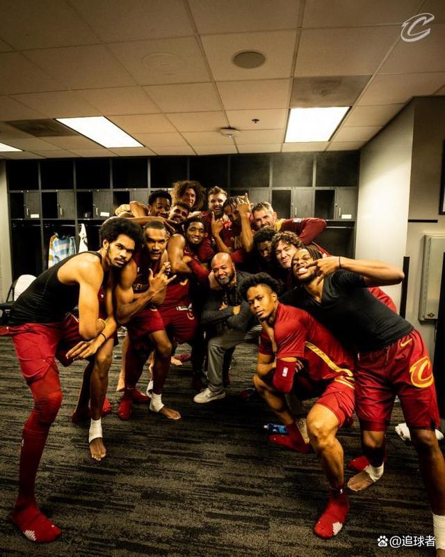 雷根斯堡豪胜，庆祝胜利之夜掀起狂欢