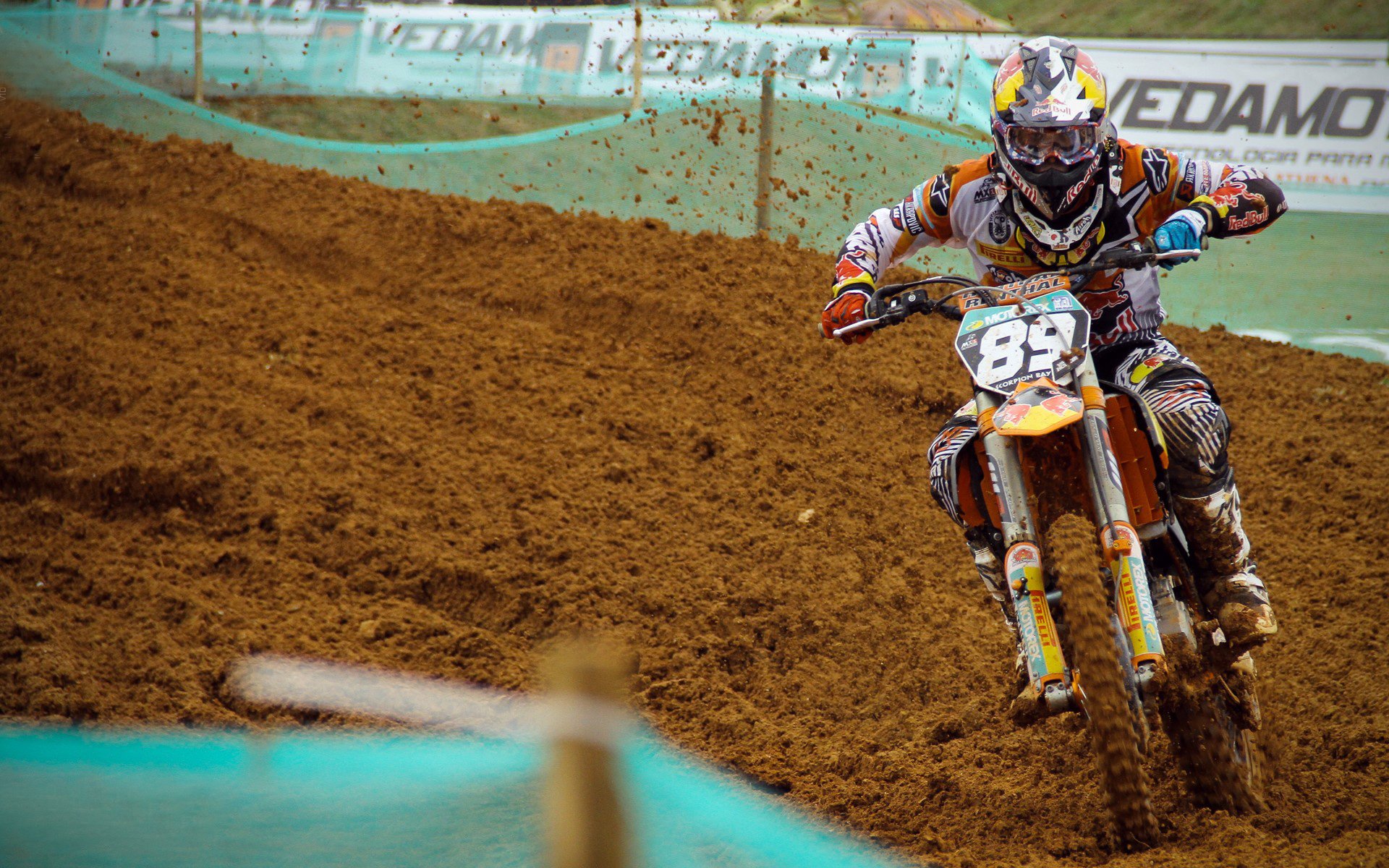 网球赛场焦点！阿根廷队对阵澳大利亚队，爆冷逆转，黑马强势击败劲敌